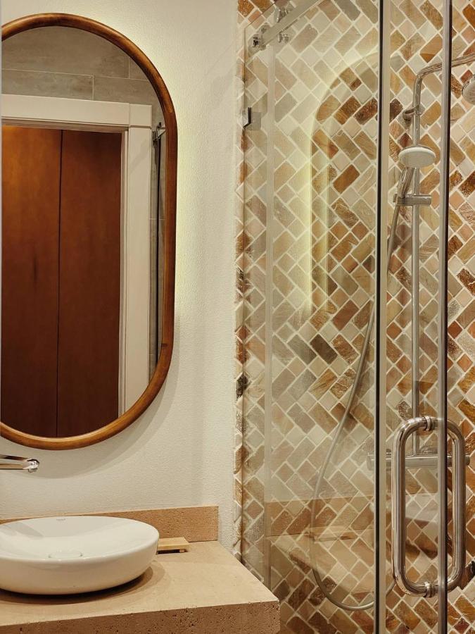 Pana Boutique Hotel Shymkent Esterno foto